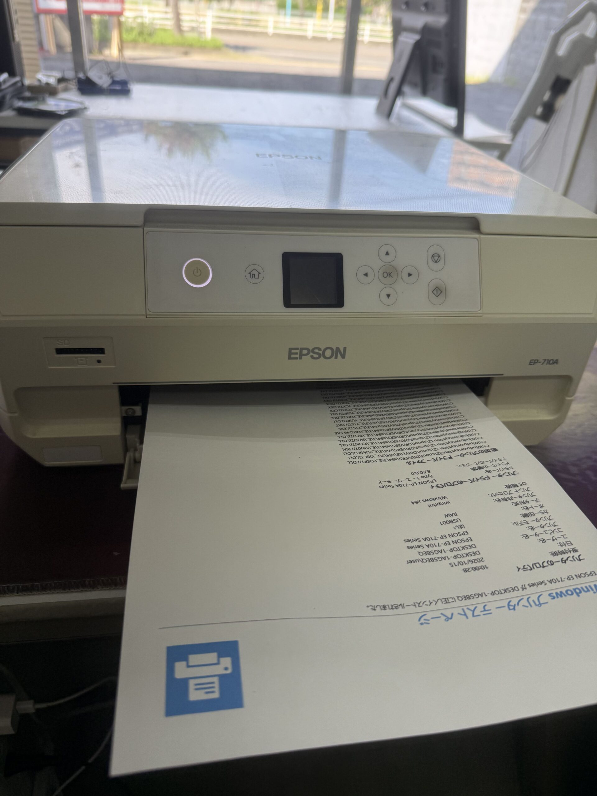 EPSON EP-710Aの操作パネルと本体前面